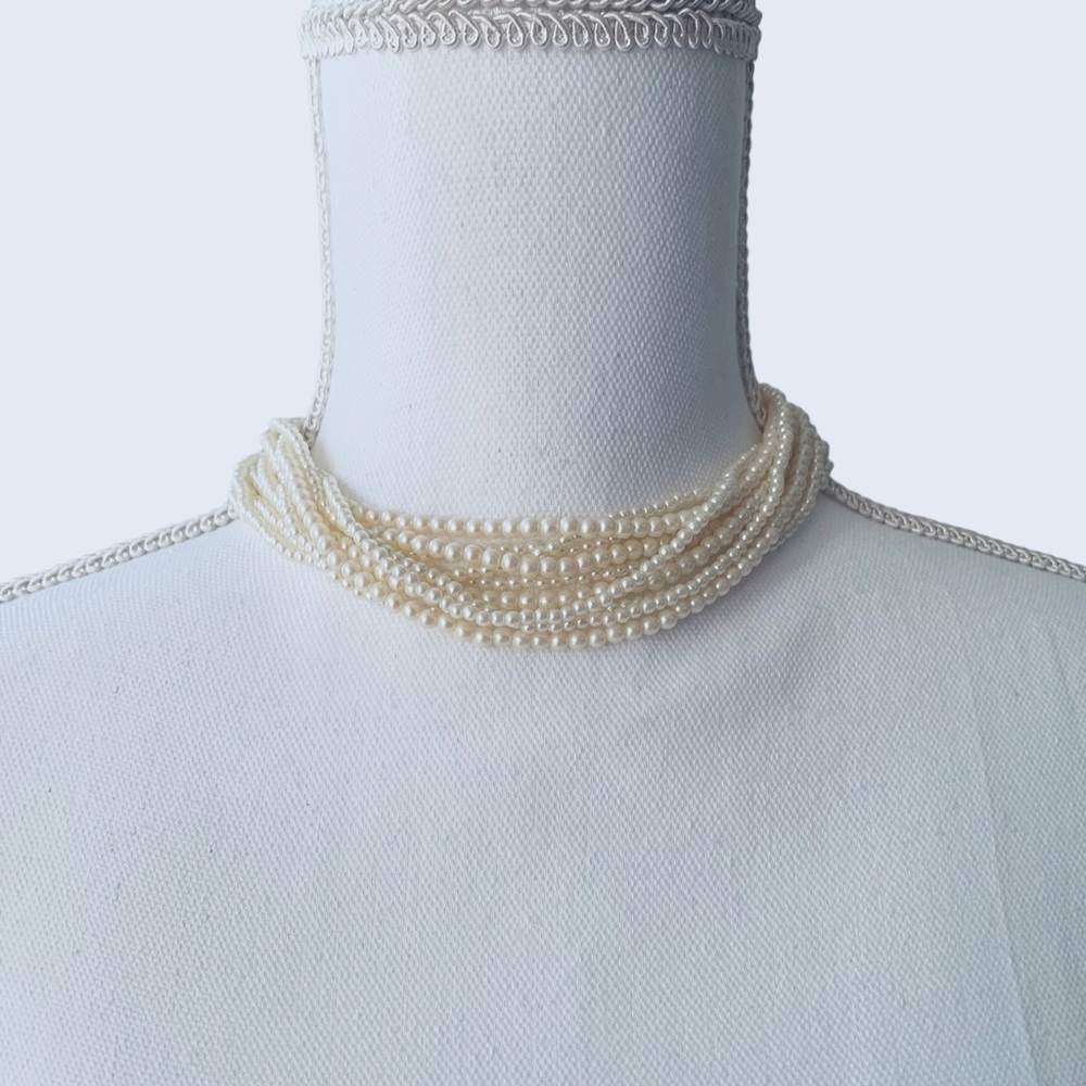 VINTAGE PEARLS CHOKER